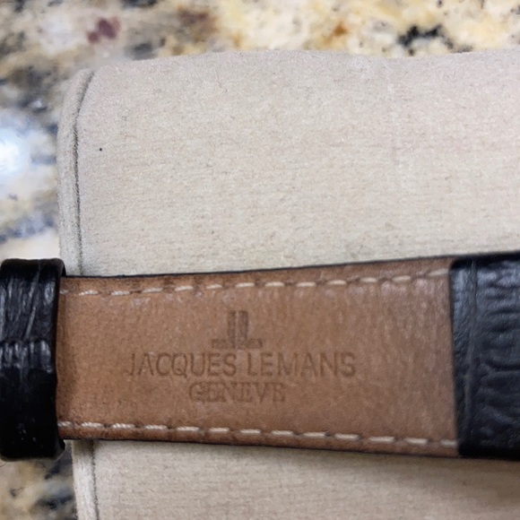 Women’s Swiss Watch - Picture 3 of 4